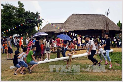 Thiếu nhi với văn hóa truyền thống các dân tộc 